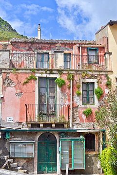 Magisch, verlaten spookhuis in Taormina van Silva Wischeropp