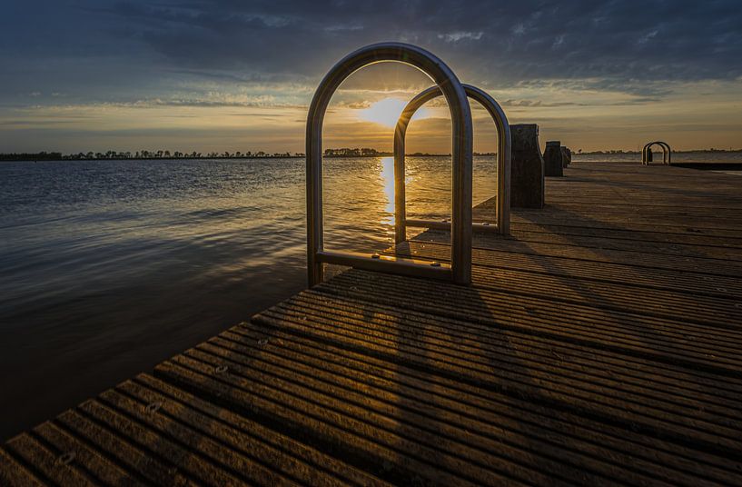 zwem trap bij zonsopkomst van peterheinspictures