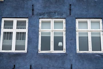 Blauw huis met witte ramen, Deense architectuur