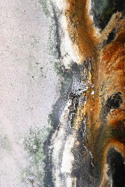 Abstracte kunst gemaakt door stroming van water en metalen. van StudioMaria.nl