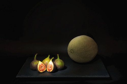 Nature morte avec melon et figues et lumière Caravaggio .