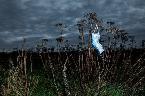 Corona covid19 zwerf afval in de natur