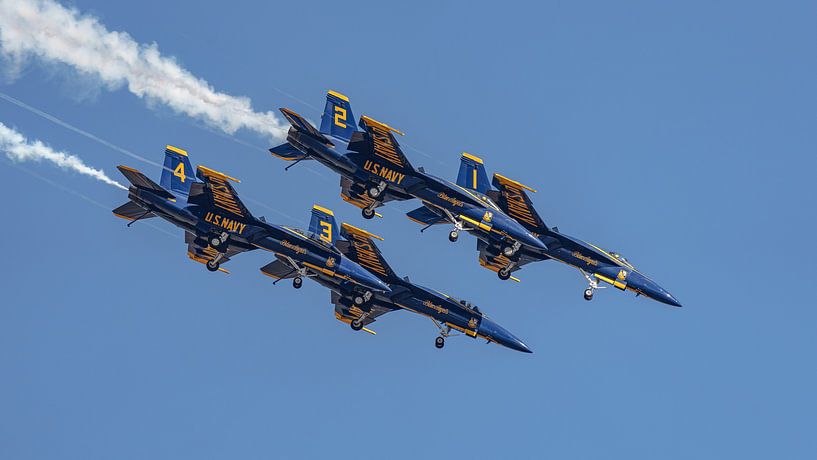 Blue Angels in action during the Diamond Dirty Loop. by Jaap van den Berg