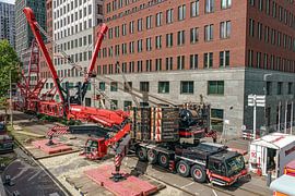 Liebherr-Hebekran LTM 11200 von Mammoet. von Jaap van den Berg