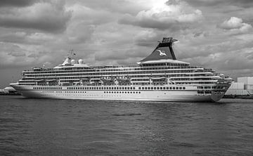 Cruise ship Artania in Rotterdam by MS Fotografie | Marc van der Stelt
