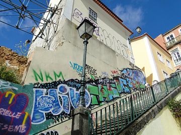 Lissabon, Portugal graffiti muur van Liza Foppen