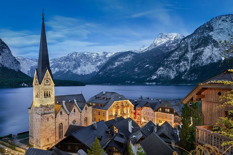 Mountain village Hallstatt at night by Michael Abid