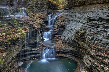 Landschap van een waterval in deze kloof