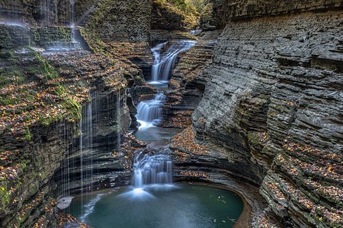 Landschap van een waterval in deze kloof