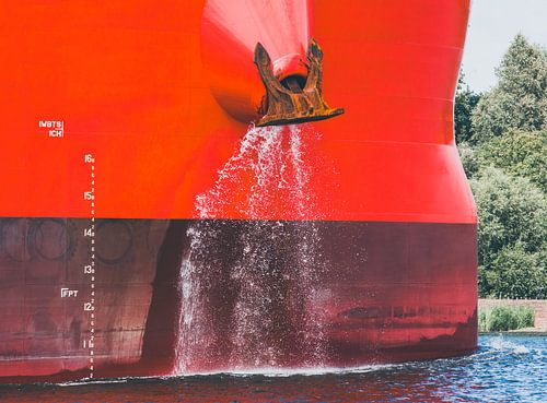 Navire de mer en route vers le port sur scheepskijkerhavenfotografie