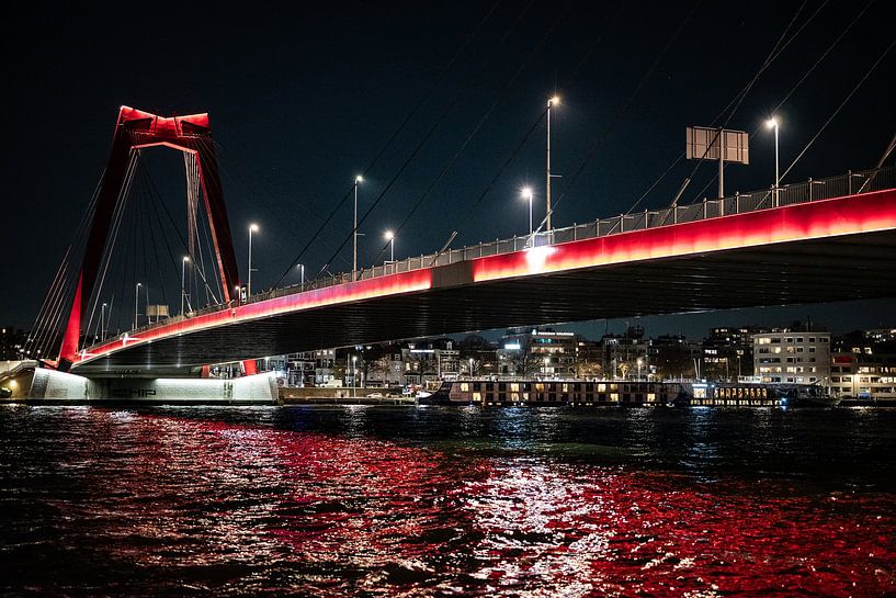 Willemsbrücke bei Nacht von Mark de Groot