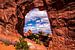 Regardez les rochers fenêtre Arch, Arches NP, USA sur Rietje Bulthuis