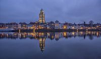 Ligne d'horizon de Deventer avec l'église Lebuïnus le soir - 2 par Tux Photography Aperçu