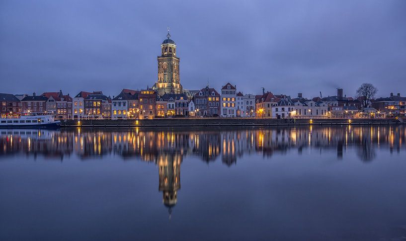 Ligne d'horizon de Deventer avec l'église Lebuïnus le soir - 2 par Tux Photography