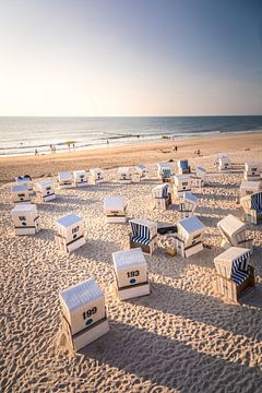 Chaises de plage à la Rote Kliff de Kampen au coucher du soleil, Sylt sur Christian Müringer