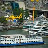 Helikopter in Rotterdamse haven van Bram de Muijnck
