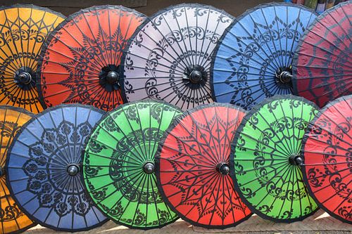 Kleurrijke parasols Bagan Myanmar Zuidoost-Azië