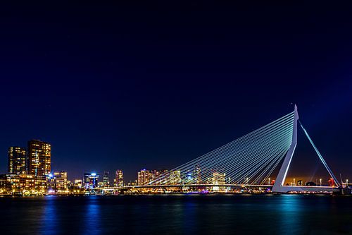 Erasmusbrug bij nacht (2:3)