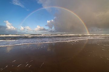 Regenboog op het strand van Noordwijk van Yanuschka Fotografie | Noordwijk