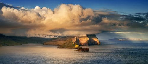 Vagar under clouds
