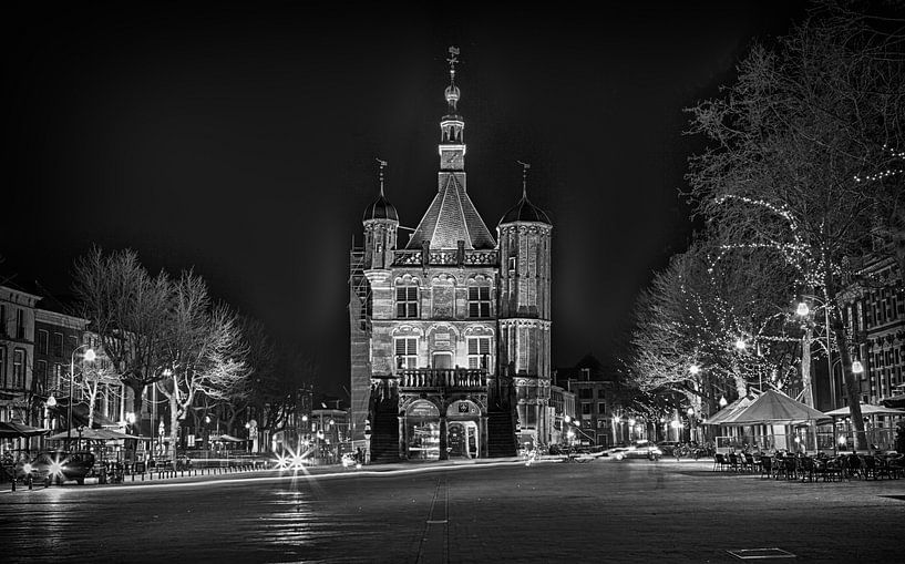 De Waag Deventer bij Nacht  van Leanne lovink