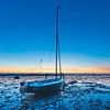 Bootje op het droge in het blauwe uurtje bij Roelshoek van Jan Poppe