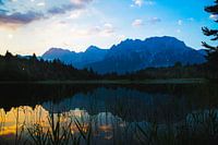 Lever de soleil magique sur le lac de Lutten après une nuit sous les étoiles