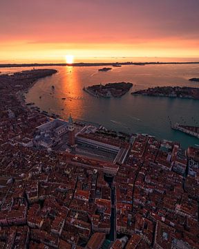 Sonnenuntergang über Venedig und dem Markusplatz von Ewold Kooistra