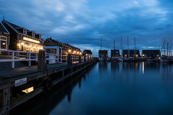 Abenddämmerung am Hafen von Marken