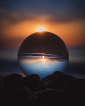 Boule de cristal du coucher du soleil sur Sandra Hazes