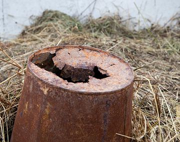 Old bucket by Bo Valentino