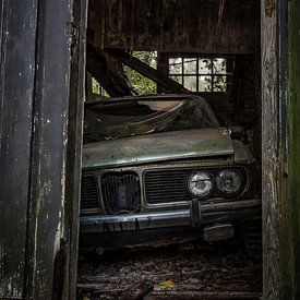 Abandoned BMW in the barn. van Stefan Verhulp