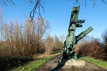 Monument Barendrechtse brug langs de Oude Maas