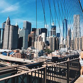 Brooklyn bridge skyline uitzicht New York van Puck vn