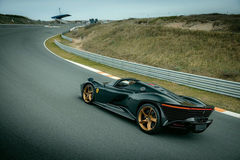 Ferrari Monza SP3 in the Arie Luyendyk bend by Ricardo van de Bor