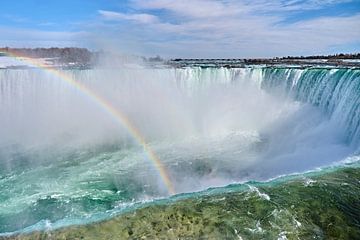 Regenboog in de Niagara waterval van PixelPower