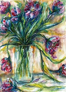 Vase mit lila Tulpen.
