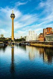 Gehry Bauten und Rheinturm von Dieter Walther