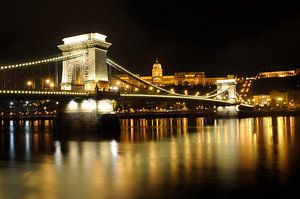 Széchenyi brug Budapest van Richard Wareham