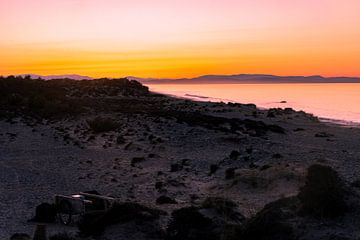 Zonsondergang in Duinen in Schotland van John Ozguc