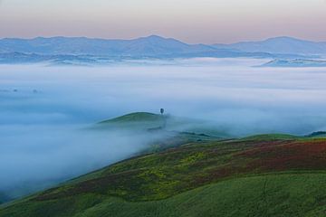 Zonsopgang bij Volterra van Walter G. Allgöwer