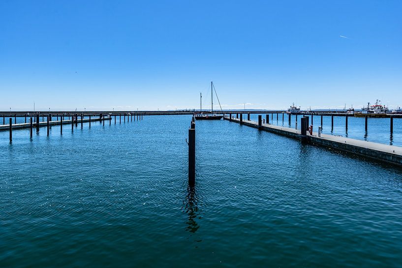 Segelboot im  Hafen Sassnitz von GH Foto & Artdesign