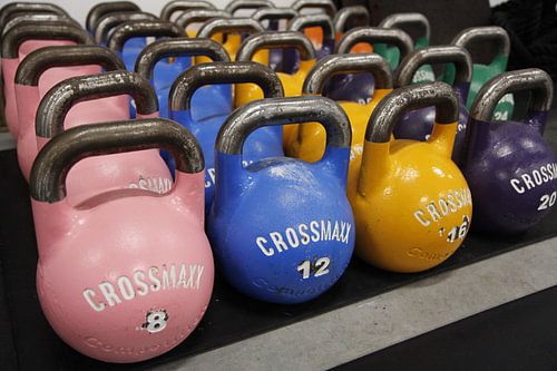 Farbige CrossFit-Kettlebells