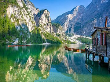 Het meer van Braies in de ochtend van t.ART
