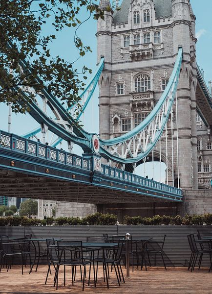 London by Hello Pompoyo