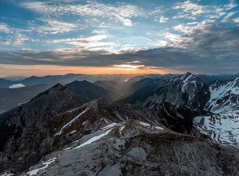 Lever de soleil sur les Alpes de Haute-Bavière et le Walchensee par Leo Schindzielorz