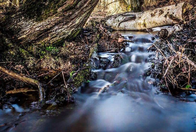Landschap waterval by peter van der pol
