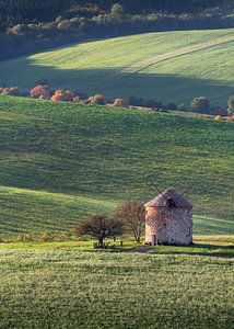 Vertikale Version einer alten Windmühle in Mähren