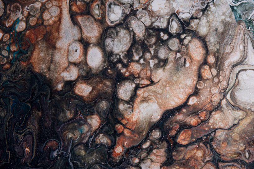 Liquid colours: earth tones with a touch of blue by Marjolijn van den Berg