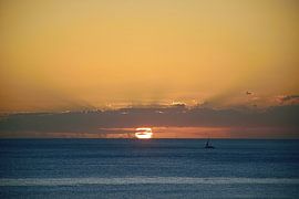 Fading rays of sunshine by Frank's Awesome Travels